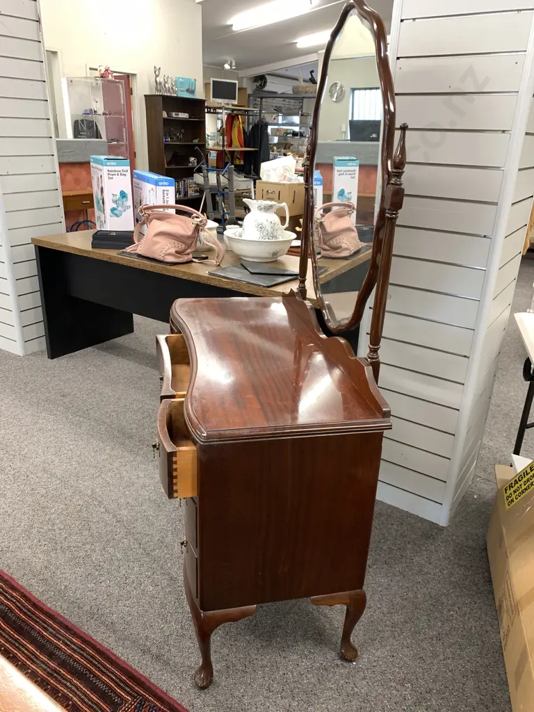 Queen Anne Style Mahogany Dressing Table, 5 Drawer, Oval Scalloped Bevelled Edge Mirror, H169 W105 D51cm Image 1++