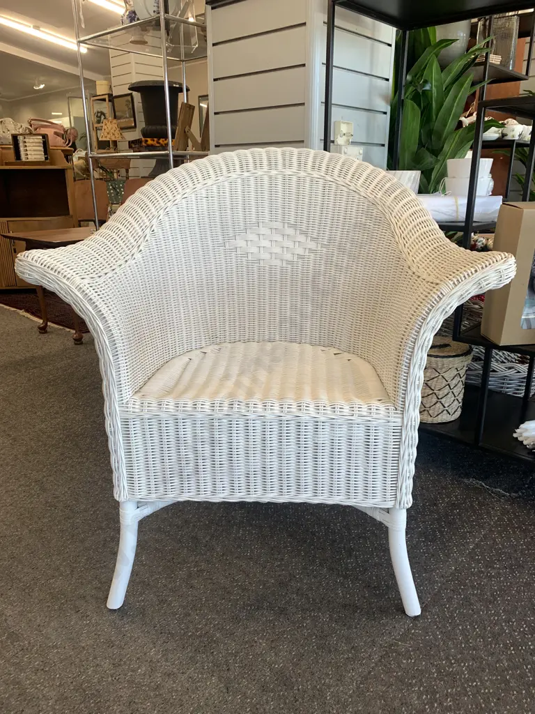 Vintage White Wicker Armed Chair, W80cm Image 1++