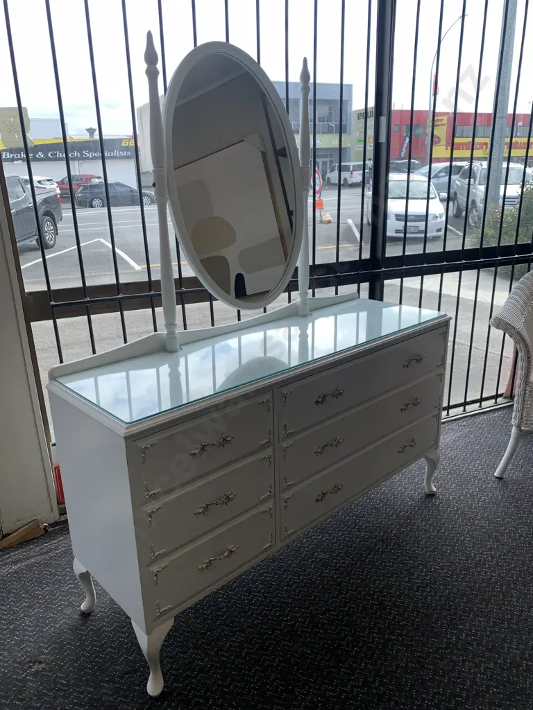 Vintage White Queen Anne Style 6 Drawer Dressing Table, Ornate gilded Handles & Raised Detailing, Oval Mirror Image 1++