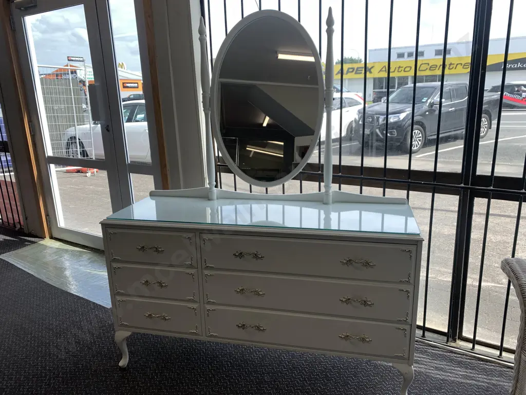 Vintage White Queen Anne Style 6 Drawer Dressing Table, Ornate gilded Handles & Raised Detailing, Oval Mirror Image 1++