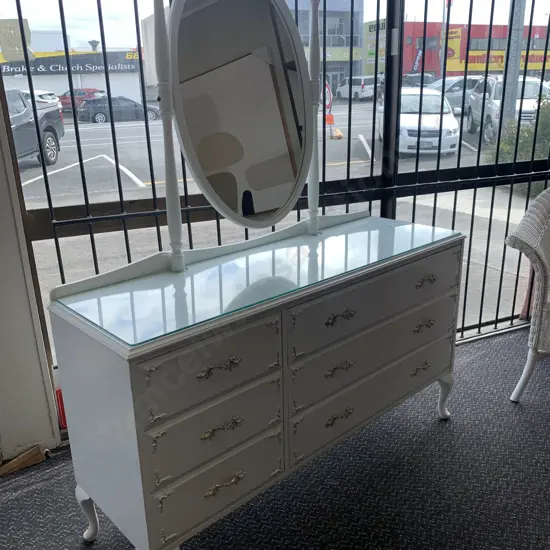 Vintage White Queen Anne Style 6 Drawer Dressing Table, Ornate gilded Handles & Raised Detailing, Oval Mirror