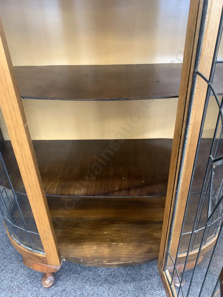 Art Deco Oak Leadlight Bow Front China Cabinet, Single Door With Key, H112 W96 D42cm Image 1++