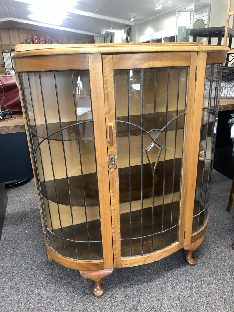 Art Deco Oak Leadlight Bow Front China Cabinet, Single Door With Key, H112 W96 D42cm Image 1++