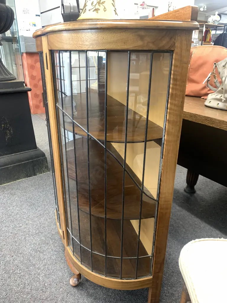 Art Deco Oak Leadlight Bow Front China Cabinet, Single Door With Key, H112 W96 D42cm Image 1++