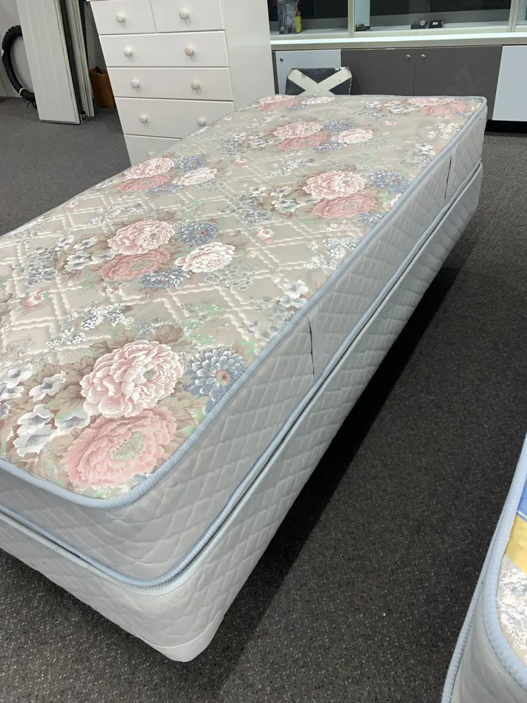 Tattersfield 'Finesse' Single Bed, 3', Pink & Blue Floral Patterned (Marked At Head of Bed) Image 1++