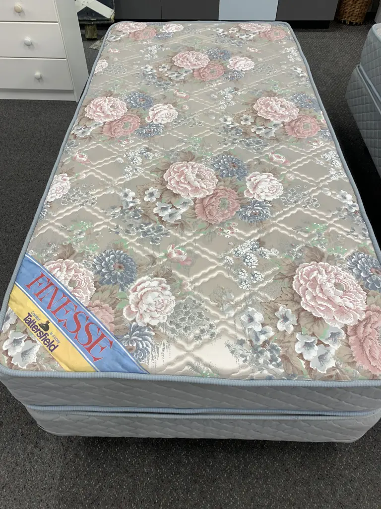 Tattersfield 'Finesse' Single Bed, 3', Pink & Blue Floral Patterned (Marked At Head of Bed) Image 1++