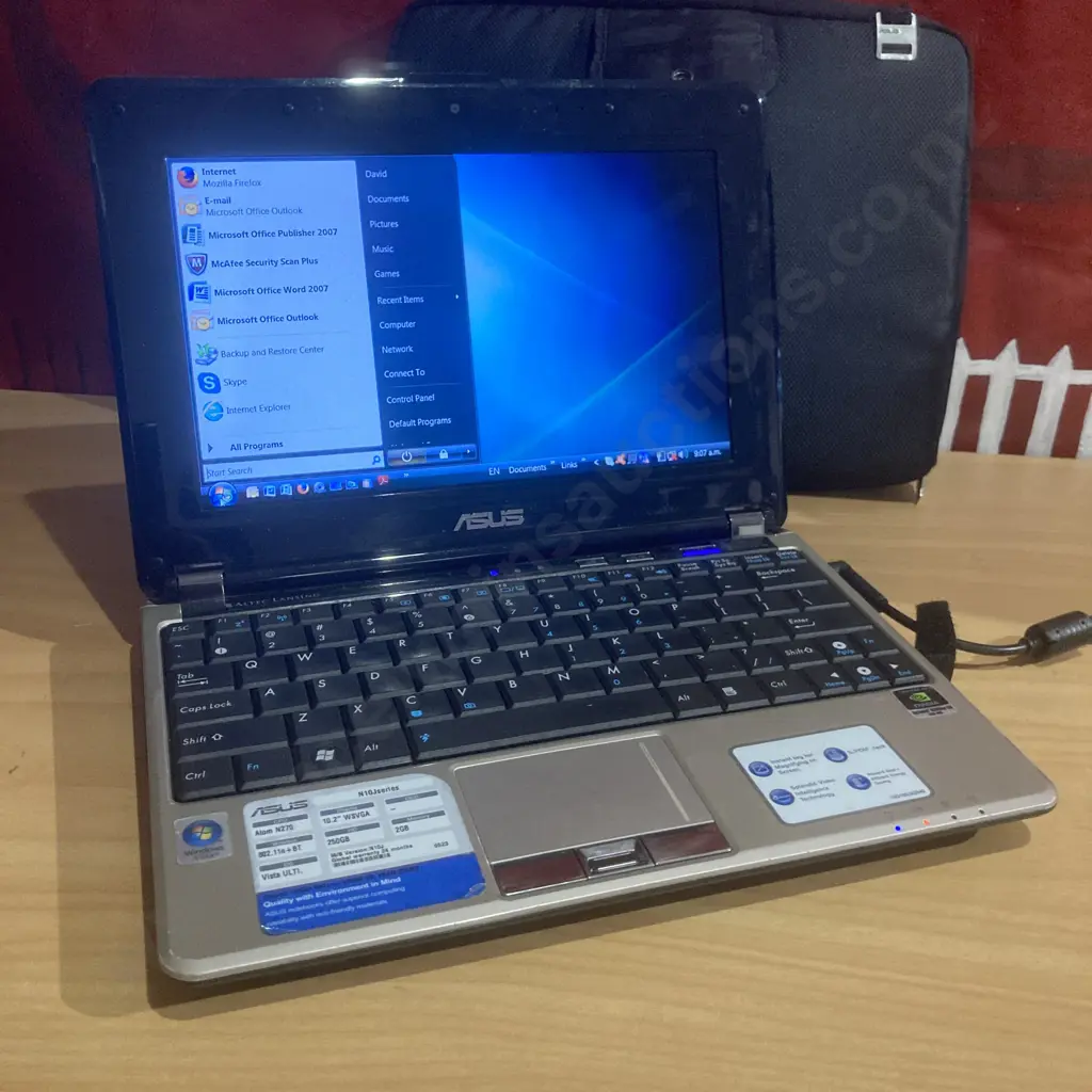 ASUS Laptop Model N10J, 10.2" WSVGA Display, 2GB, 250GB HD, Vista ULTI. Charger & Case (Only Runs With Power Supply On) Image 1++