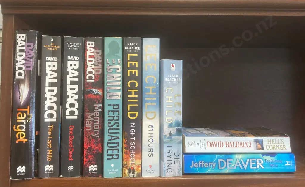 Lot of Books by David Baldacci, Lee Child & Jeffery Deaver Image 1++