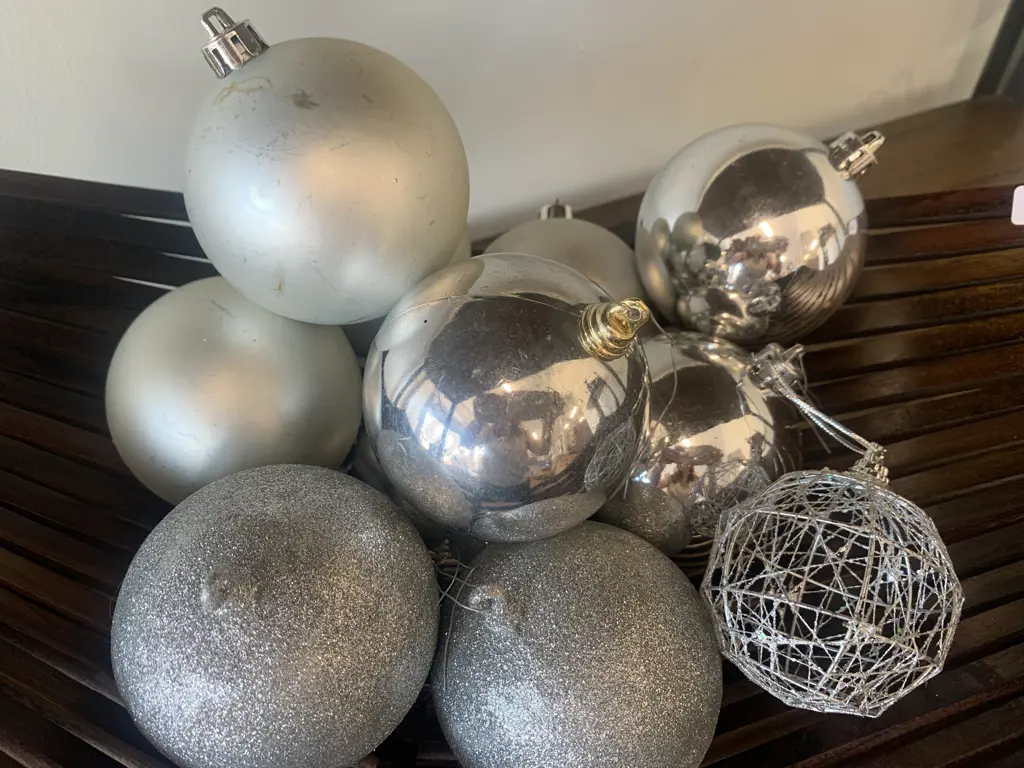Assorted Christmas Baubles X10  Image 1++