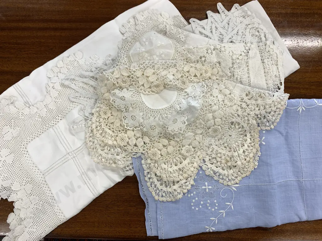 Assortment of Vintage Linen Including Napkins & Doillies Image 1++