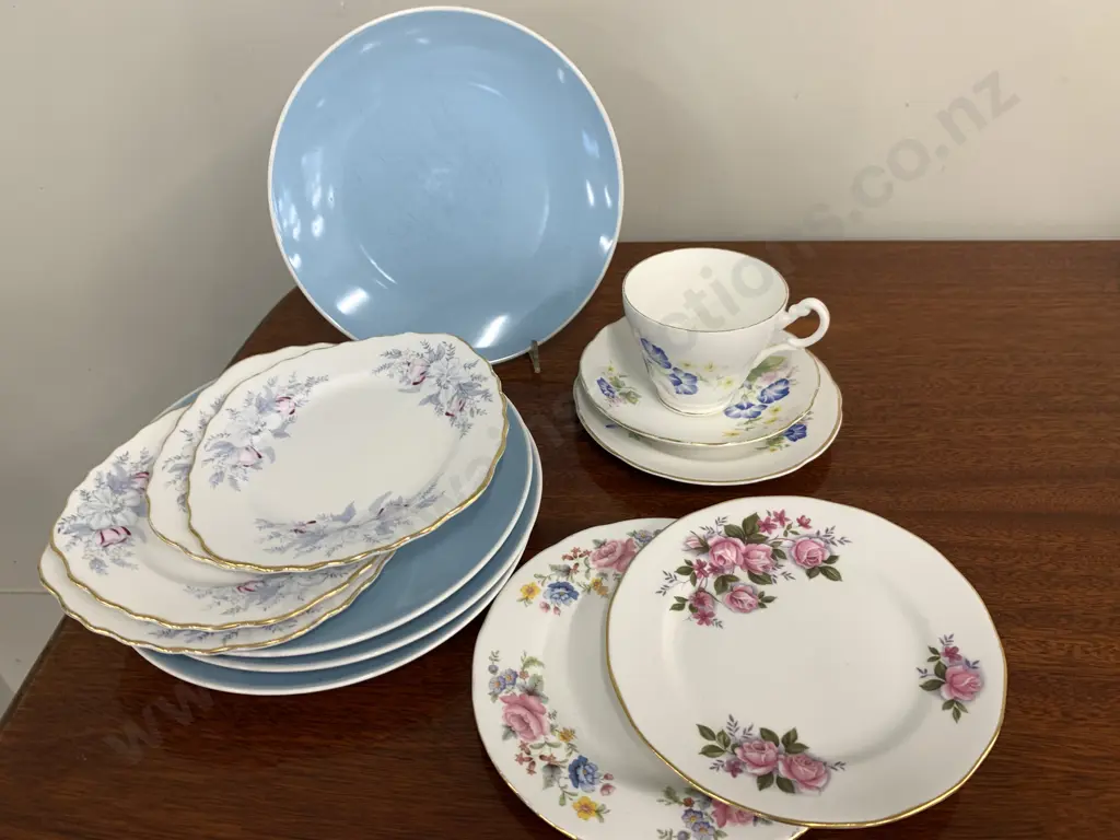 Royal Ascot Trio & Assortment of China Plates Image 1++