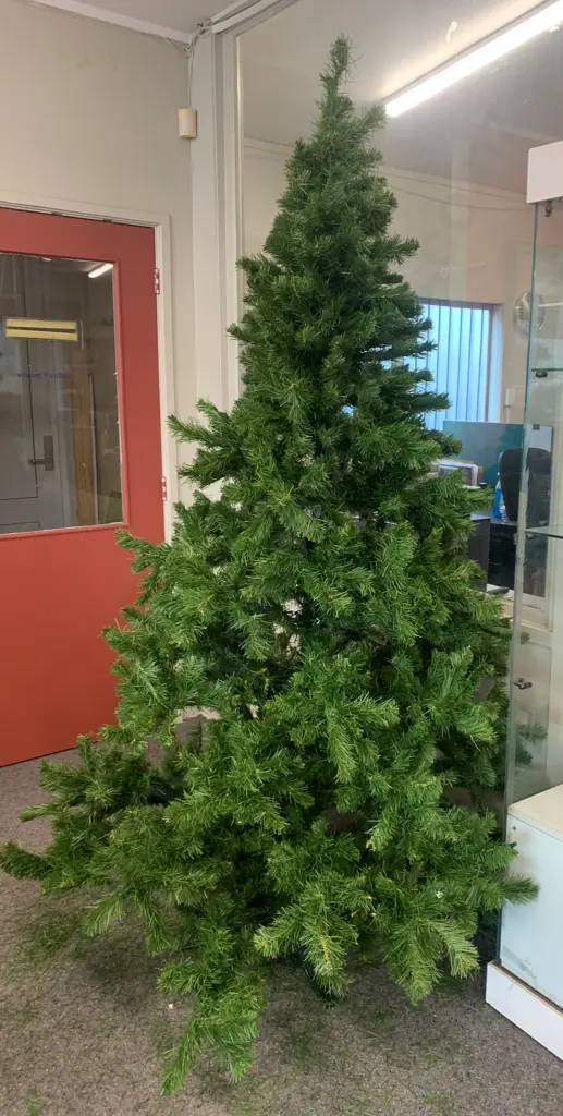 Large Christmas Tree With Stand Image 1++