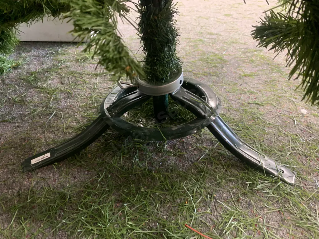 Large Christmas Tree With Stand Image 1++
