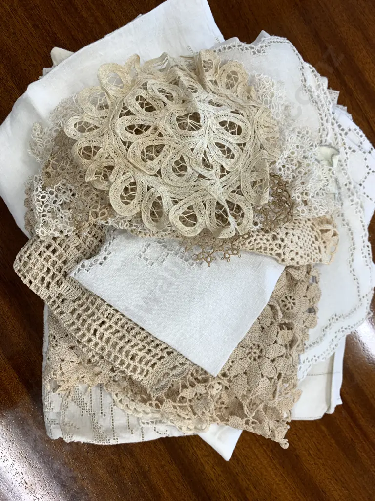 Assortment of Vintage Linen Including Napkins & Doillies Image 1++