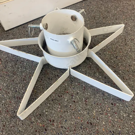 Cream Star Shape Metal Christmas Tree Stand