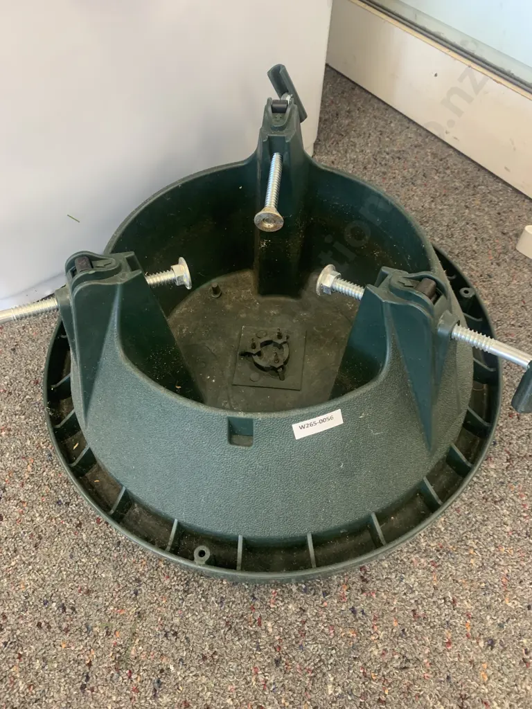 Round Green Christmas Tree Stand Image 1++