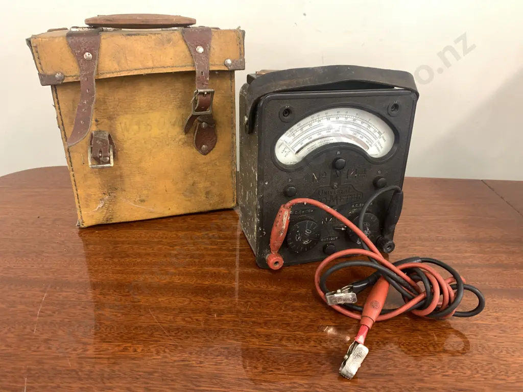 Vintage 1940s Avometer AVO Model 40 Multi Meter, Original Leather Case & Leads Image 1++