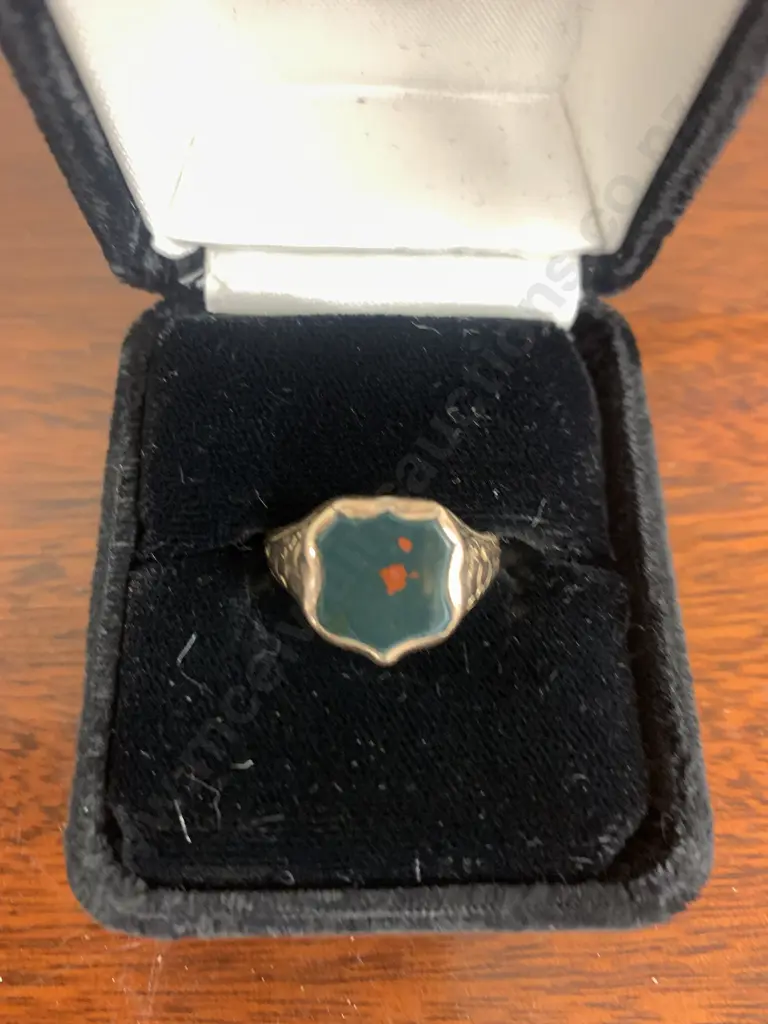 Antique Hallmarked Gold and Greenstone Ring (In As Found Condition) Image 1++