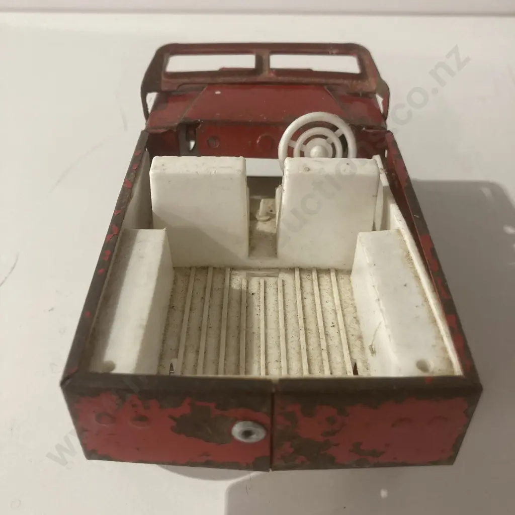 Vintage Tri-ang Tinplate Red Land Rover, L15cm Image 1++