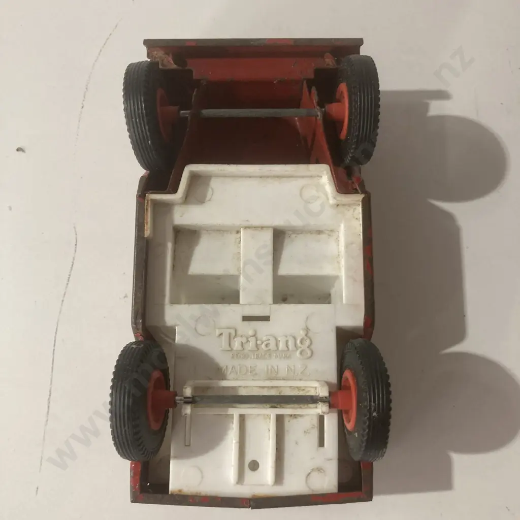 Vintage Tri-ang Tinplate Red Land Rover, L15cm Image 1++