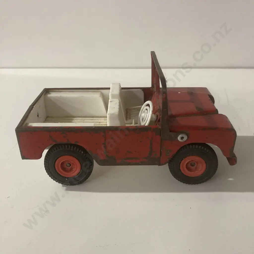 Vintage Tri-ang Tinplate Red Land Rover, L15cm Image 1++