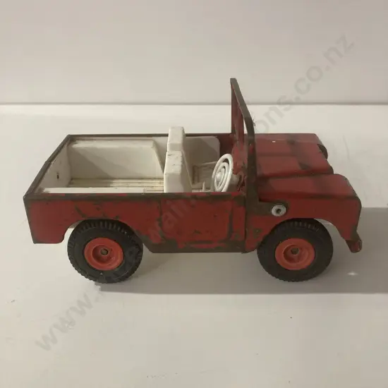 Vintage Tri-ang Tinplate Red Land Rover, L15cm