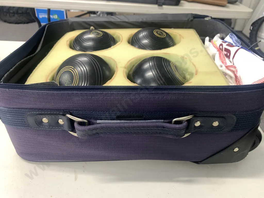 Set of NZBA Championship Lawn Bowls In a 'Flight' Wheeled Bag Image 1++