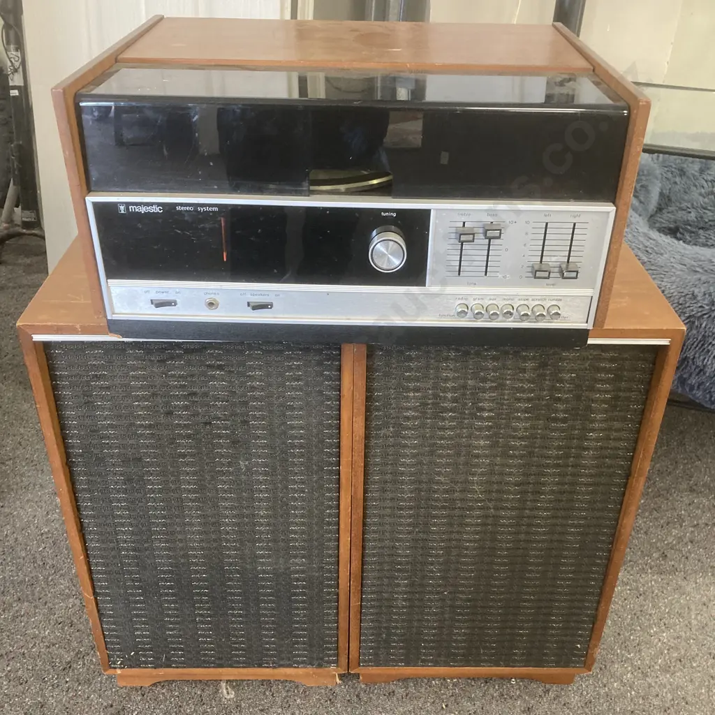 Vintage Majestic Stereo System & Pair of Speakers (Radio Works, Turntable Turns, No Illumination) Image 1++
