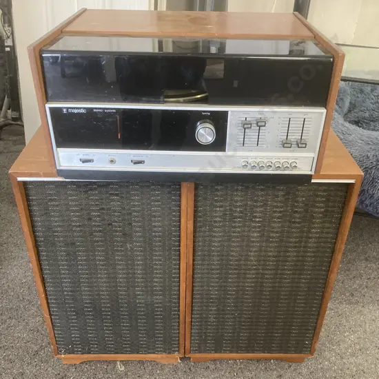 Vintage Majestic Stereo System & Pair of Speakers (Radio Works, Turntable Turns, No Illumination)