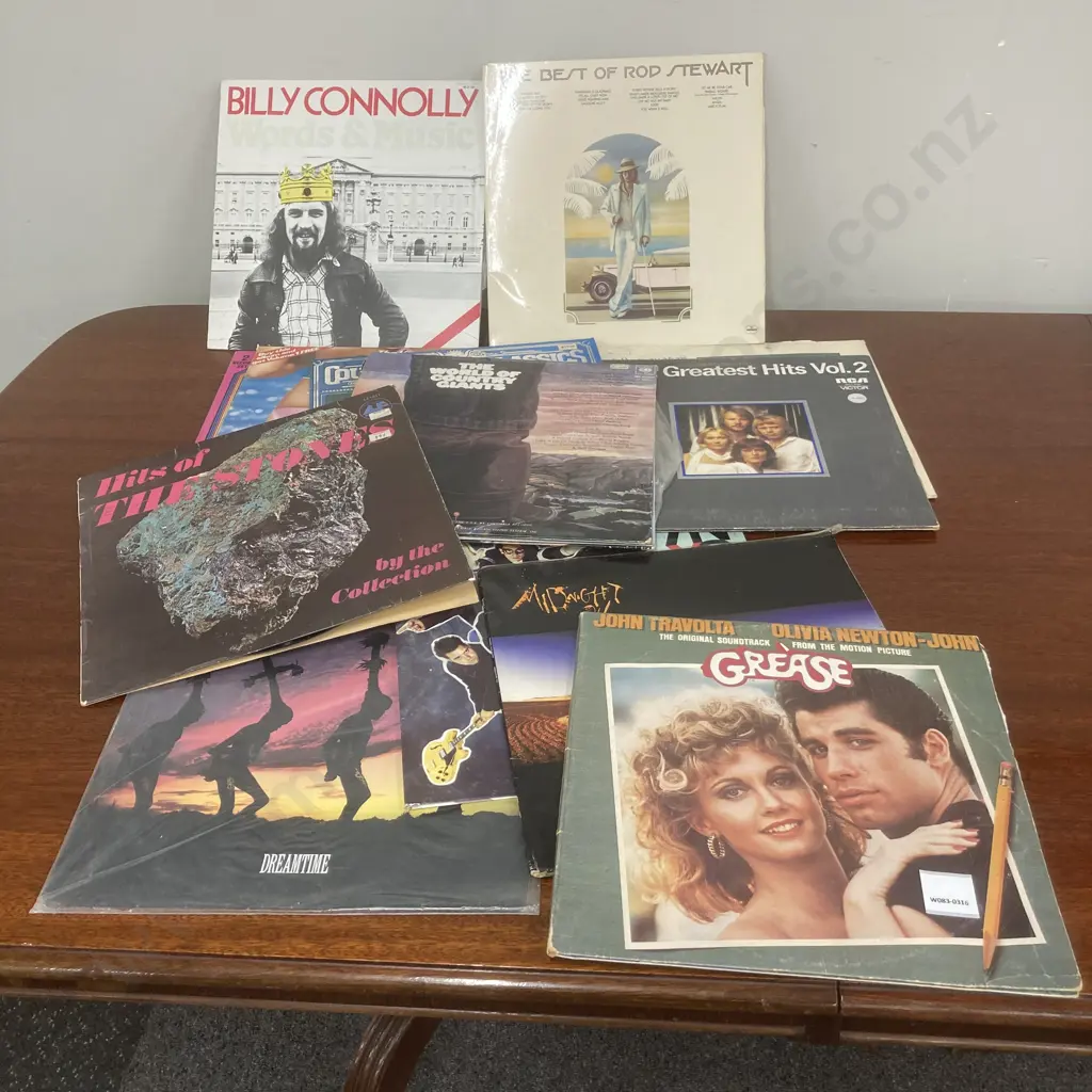 Lot of 17 Vinyl LPs Image 1++