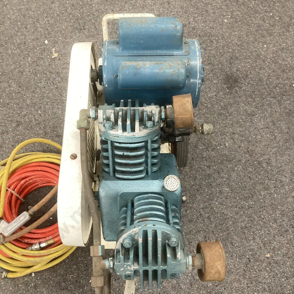 Classic New Zealand Made NIVEN Handyman Compressor With Hoses, Dust Gun & Tyre Inflator, 20 Psi Image 1++