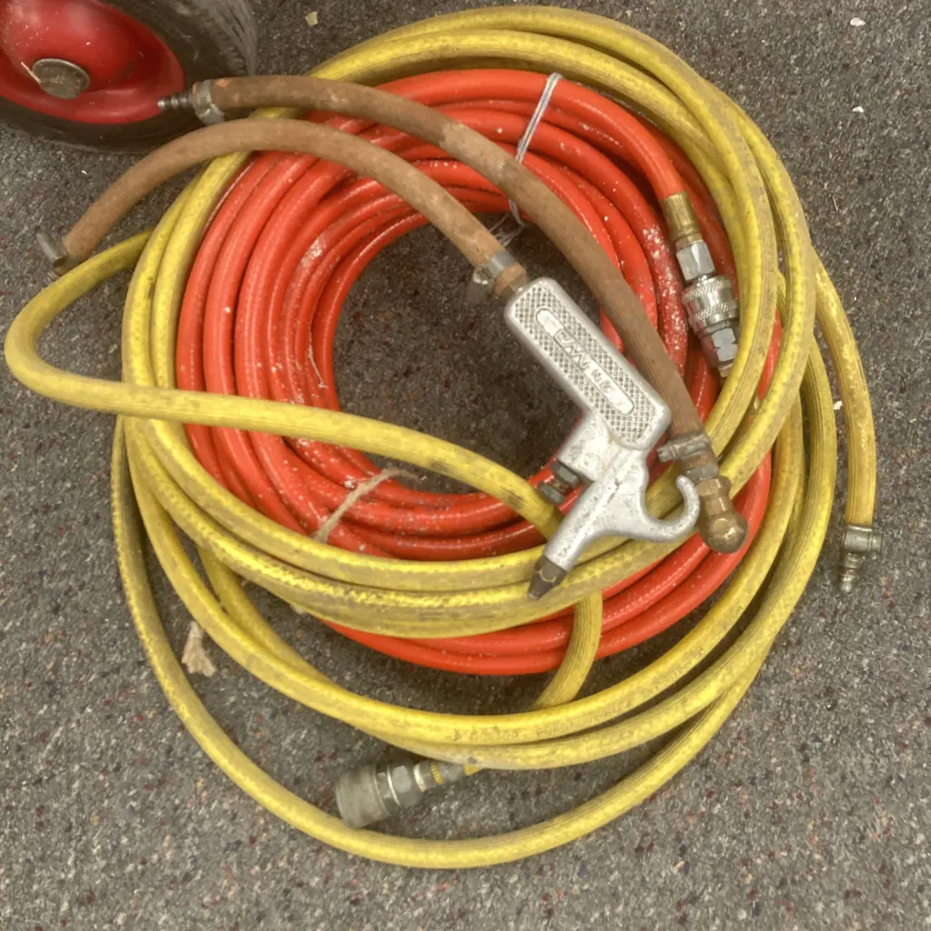 Classic New Zealand Made NIVEN Handyman Compressor With Hoses, Dust Gun & Tyre Inflator, 20 Psi Image 1++