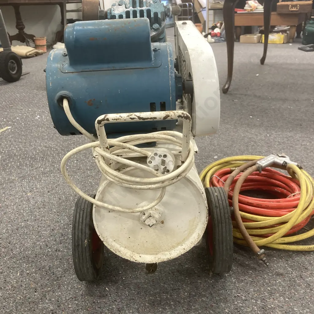 Classic New Zealand Made NIVEN Handyman Compressor With Hoses, Dust Gun & Tyre Inflator, 20 Psi Image 1++
