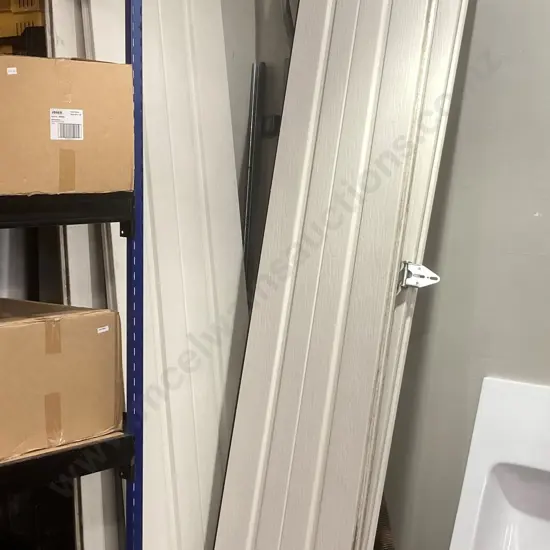 B&D Doors Garador Brand Steeline Woodgrain Sectional Roller Door, H2.12 W2.6m,Titania (Off-White) Ex Showhome