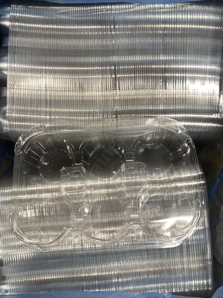 Box of Rectangular Clear Muffin / Cup Cake Lidded Containers Image 1++