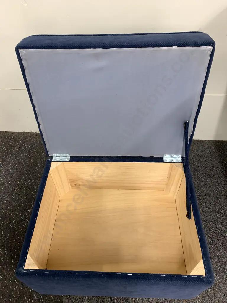 Navy Ottoman With Lift Up Lid, Throw & Cushion, H38 W52 D40cm Image 1++