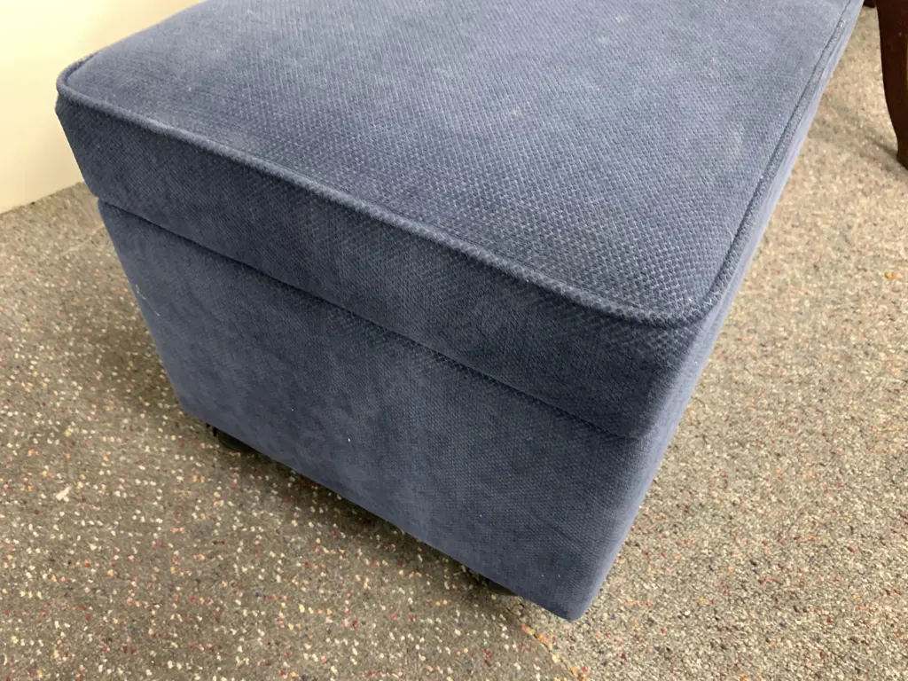 Navy Ottoman With Lift Up Lid, Throw & Cushion, H38 W52 D40cm Image 1++