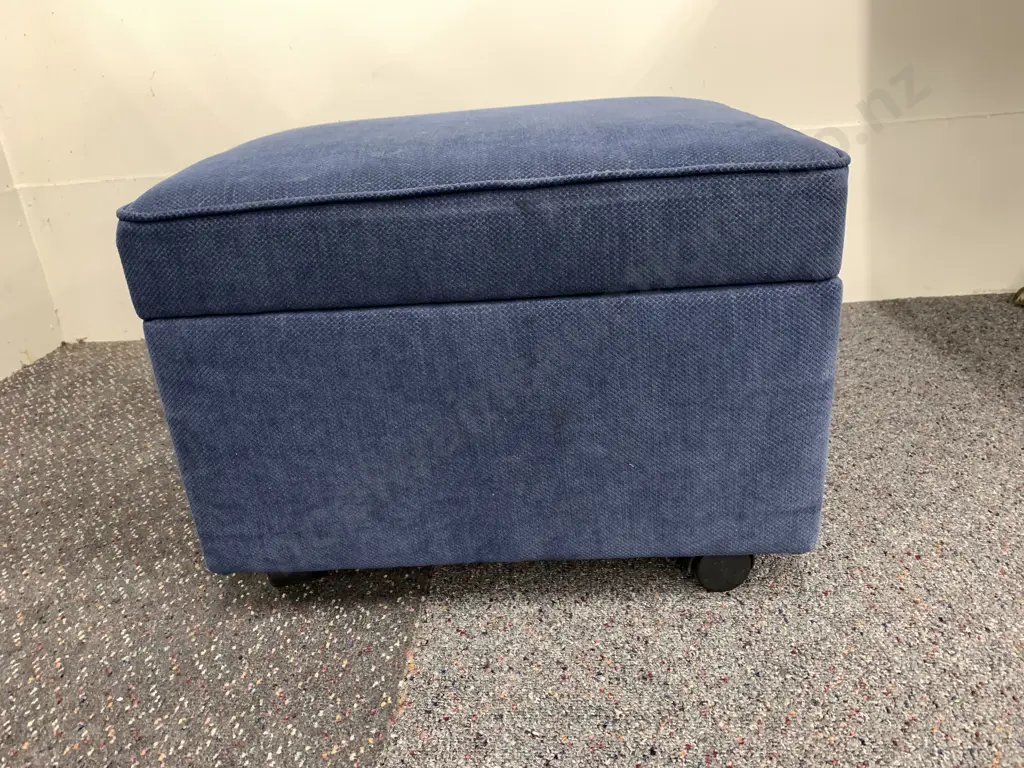 Navy Ottoman With Lift Up Lid, Throw & Cushion, H38 W52 D40cm Image 1++