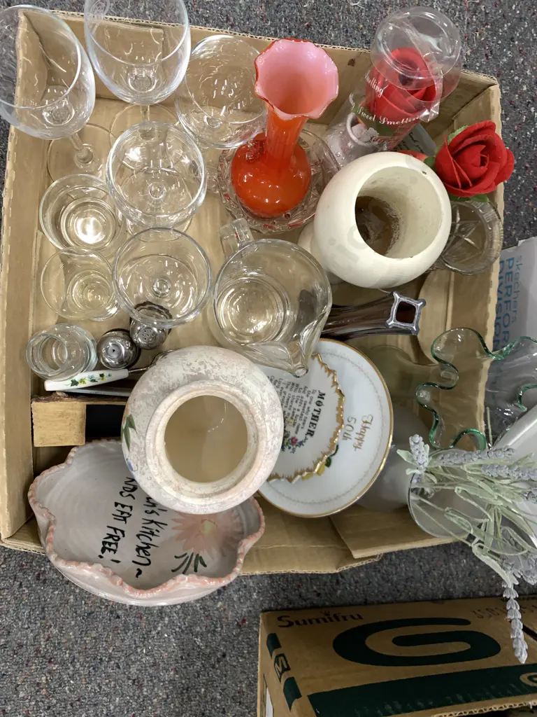 Box Lot of Glassware, Vases, Dish Etc Image 1++