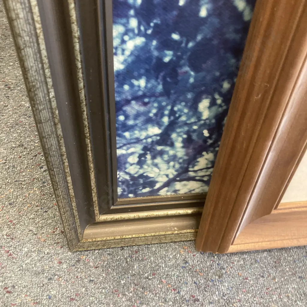 Lot of 3 Assorted Picture Frames Image 1++