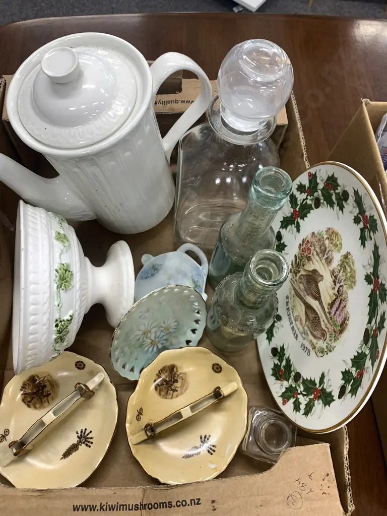 Box Lot Coffee Pot, Decanter, Royal Grafton Christmas Plate Etc Image 1++