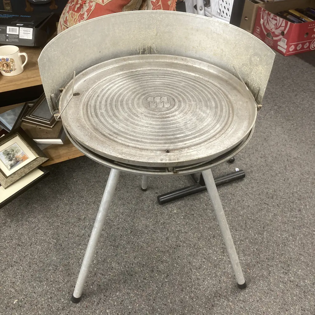 Vintage Alucast Tripod Gas BBQ Image 1++