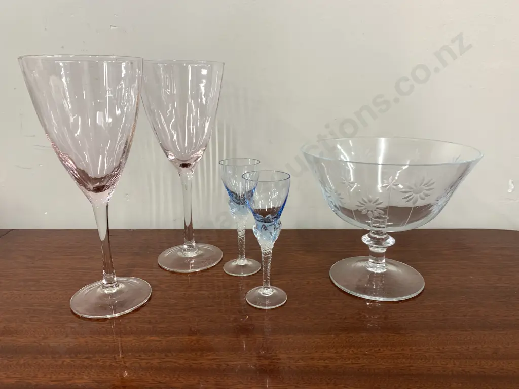 Vintage Pedestal Edged Bowl With Coloured Glasses x4  Image 1++