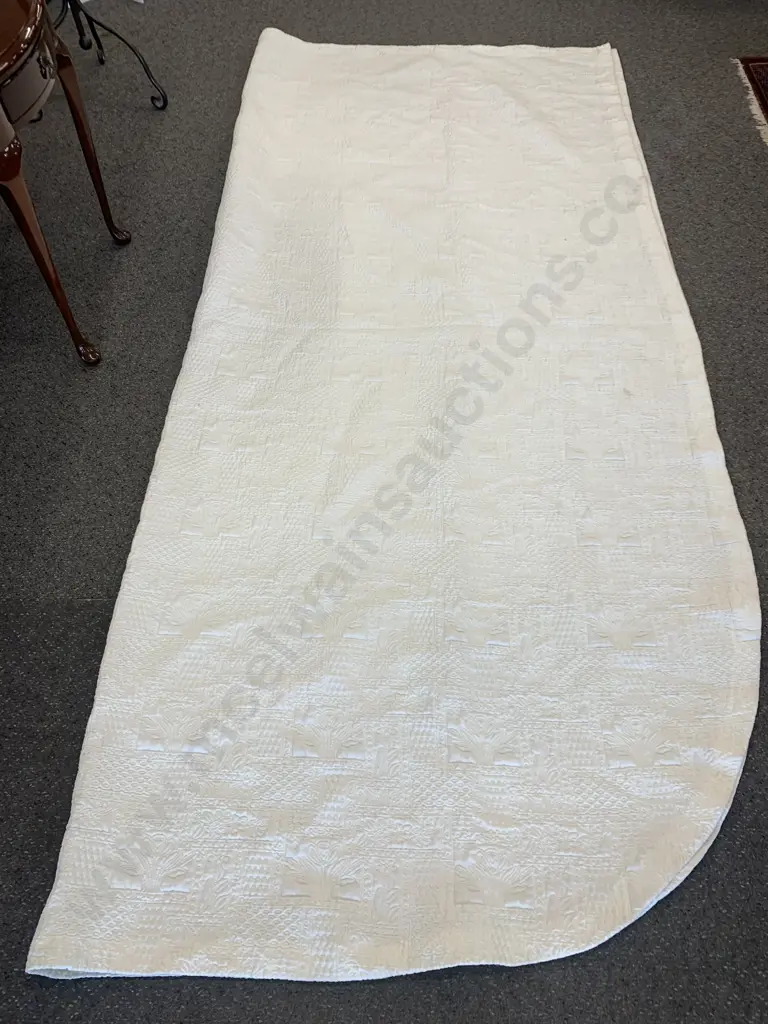 White Coverlet Relief Pattern 240 x 280cm Image 1++