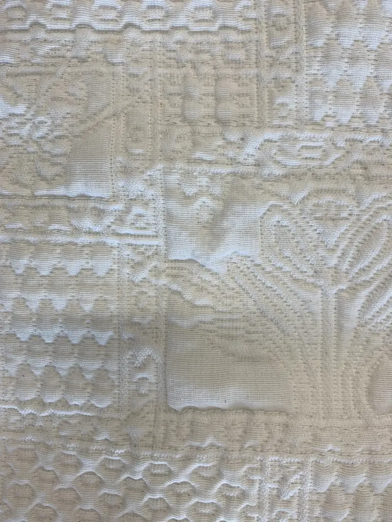 White Coverlet Relief Pattern 240 x 280cm Image 1++