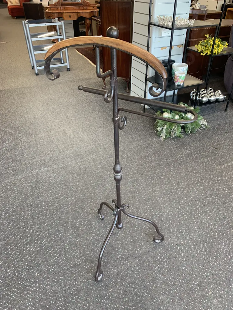 Vintage Iron & Wood Gentleman's Valet, 116 x 56cm Image 1++