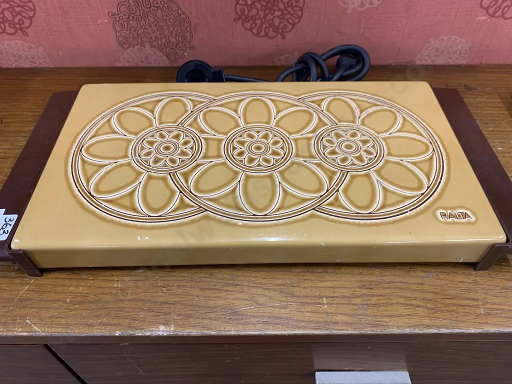 Retro 1970's Ralta Stay Hot Electric Heat-Storage Tray, Enamel With a Retro Pattern, 42 x 20cm Image 1++