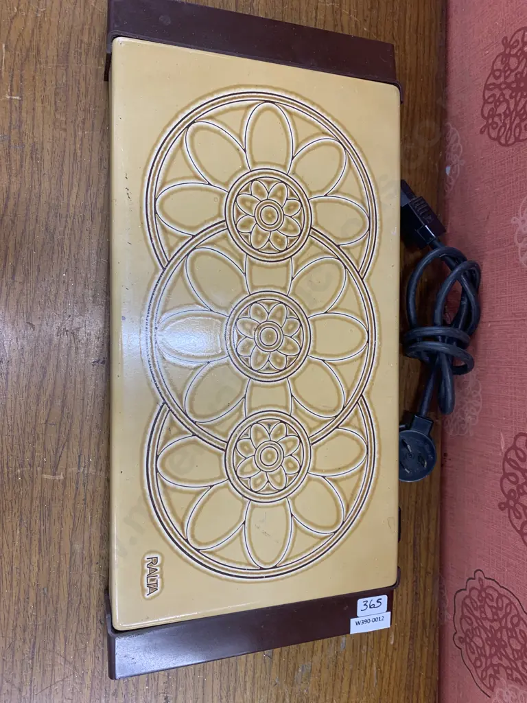Retro 1970's Ralta Stay Hot Electric Heat-Storage Tray, Enamel With a Retro Pattern, 42 x 20cm Image 1++