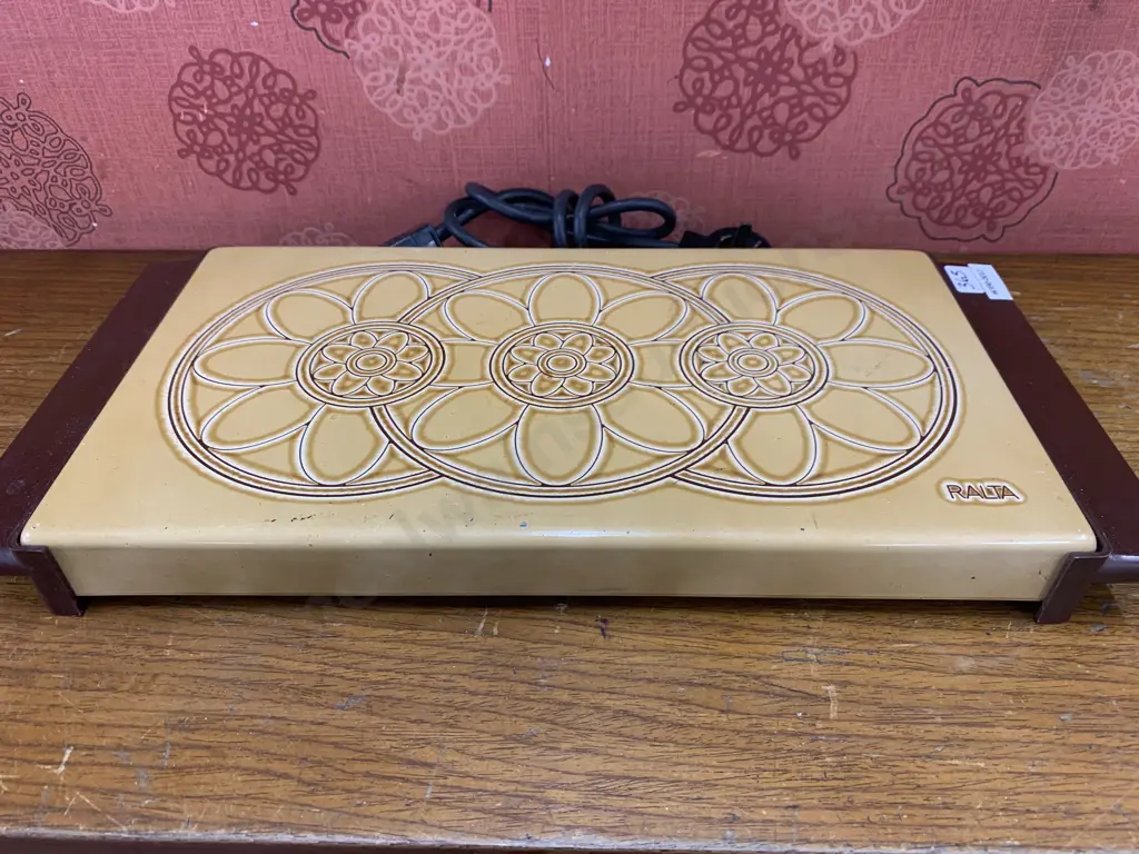 Retro 1970's Ralta Stay Hot Electric Heat-Storage Tray, Enamel With a Retro Pattern, 42 x 20cm Image 1++