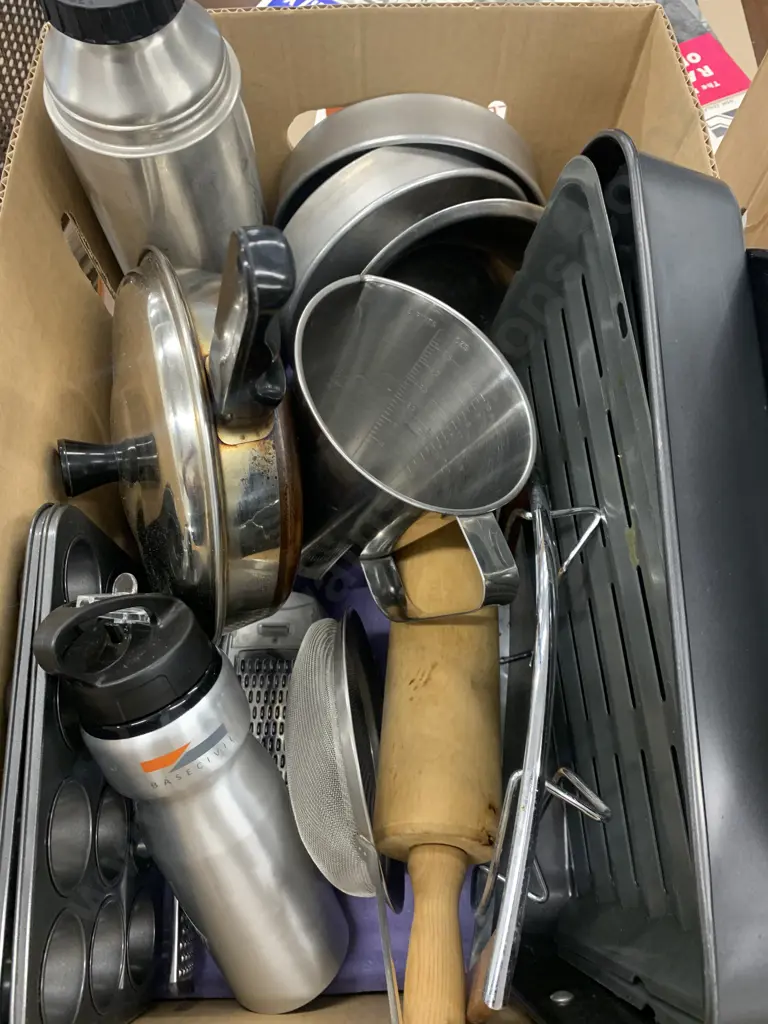 Box lot Bakeware, Rolling Pin, Thermos Etc Image 1++